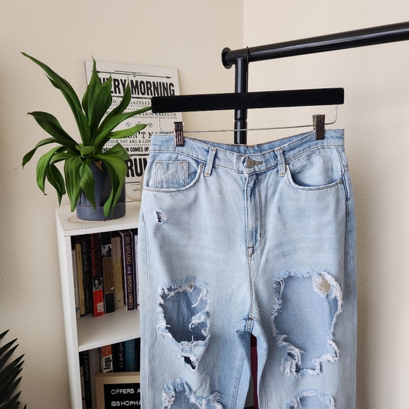 Urban Outfitters BDG Distressed Mom Jeans - Picture 4 of 5